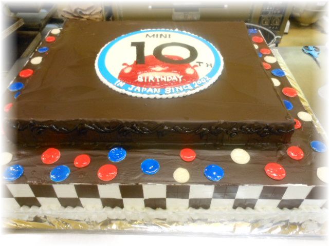 【イベントのデザインｹｰｷ】ＢＭＷ　ＭＩＮＩ　日本支社発足１０周年記念イベントでの大きな大きなケーキです。