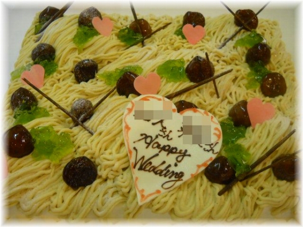 2011年5月のご注文です。和栗と抹茶のモンブランのウエディングケーキでした。