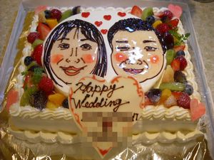 2009年8月のご注文です。３０ｃｍの四角いケーキの上に、２１ｃｍのスポンジを重ねて、お二人の似顔絵を書きました。