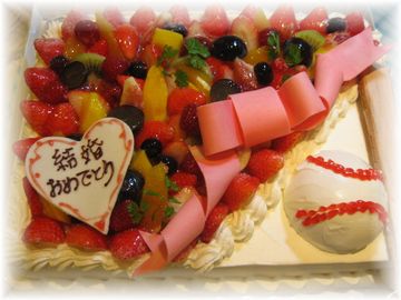 2009年5月のご注文です。野球が大好きな方のウエディングケーキでした！！