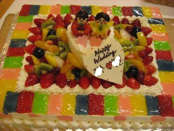 ♪ウエディングケーキ♪韓国の方の、ウエディングケーキでした。とっても喜んでいただき、後日、ケーキカットのお写真とともに、お礼のお葉書をいただきました。