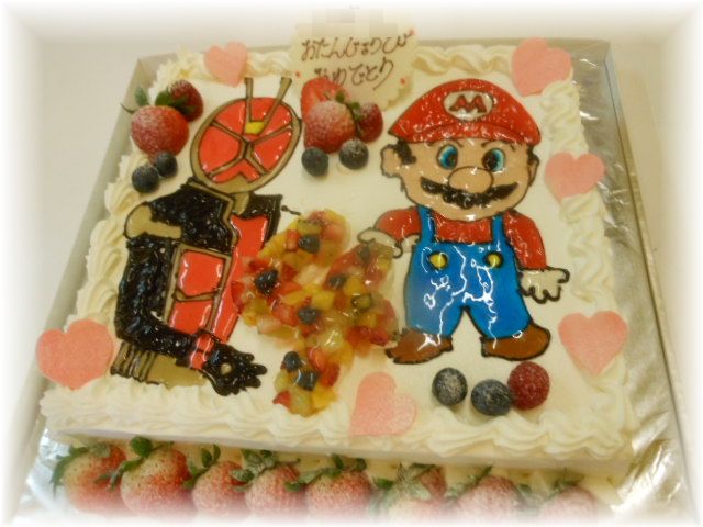 30cmのケーキに、お子様の好きなキャラクターを二つ描きました。